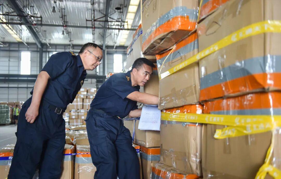 依托GPS定位系统成都跨境电商出口迈入双机场秒转时代